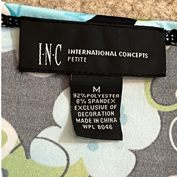 EUC Stretchy floralshort sleeve top from INC International Concepts, size MP - Picture 2 of 7